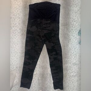 Isabel Maternity Dark Camo Leggings